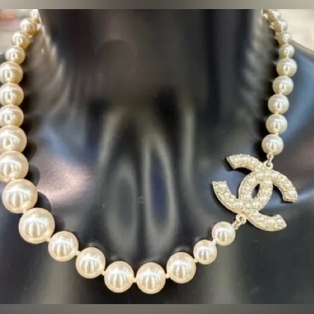 Chanel pearl necklace